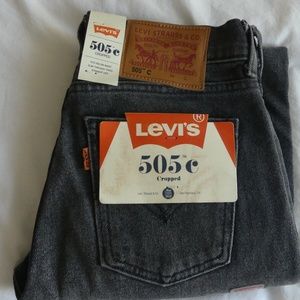 LEVI'S 505 Cropped Black Jean